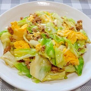 キャベツとひき肉卵のオイスター味噌炒め